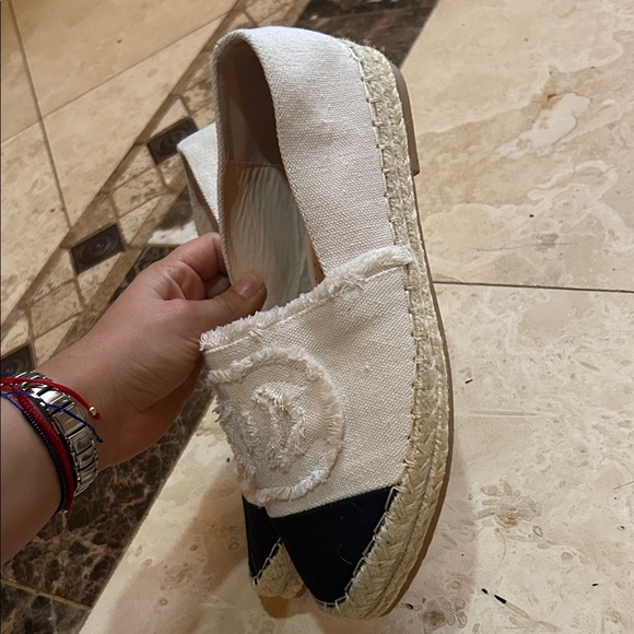 Elegant Cream and Black Espadrilles - Picture 2 of 6